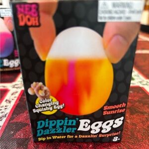 New doh Color-Changing Squishy Egg — Smooth Sunrise (Yellow/Pink)